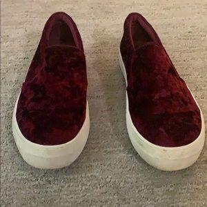 Steve Madden red velvet sneakers amazing condition